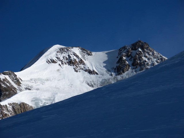 Vrchol Wildspitze (3768 m) od ledovce Brochkogeljoch (3423 m)