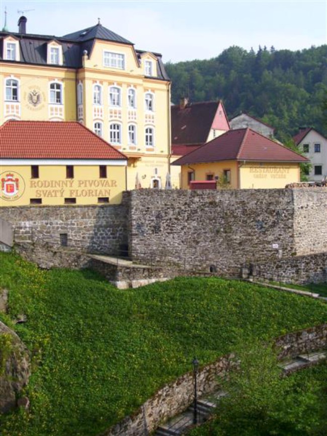 Cyklo podél řeky Ohře, Svatošských skal na hrad Loket, Slavkovský les