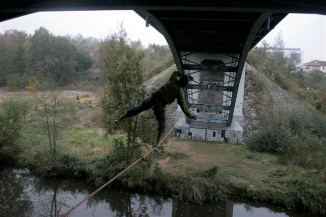 Highline - slackline projekt pod Tyršovým mostem v Plzni