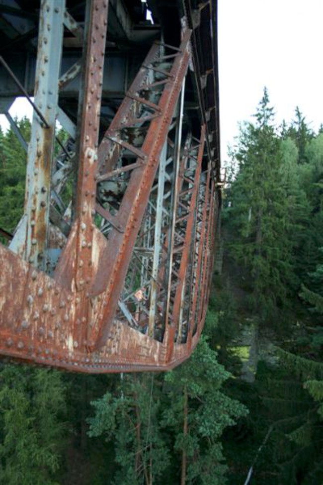 Kienova houpačka, Pňovanský železniční most na přehradě Hracholusky