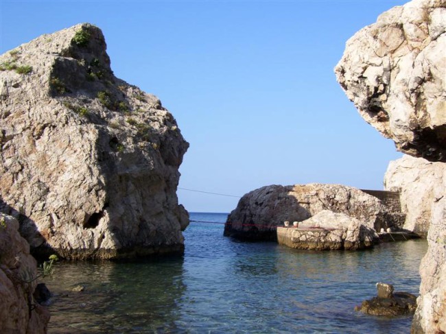 Cliffbase, ostrov Hvar, Chorvatsko