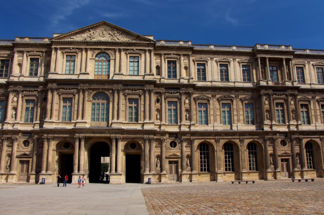 Muzeum Louvre, Tuilerijské zahrady, Paříž, Francie
