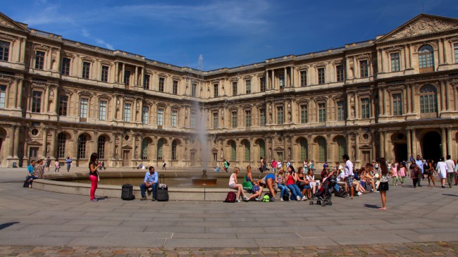 Muzeum Louvre, Tuilerijské zahrady, Paříž, Francie