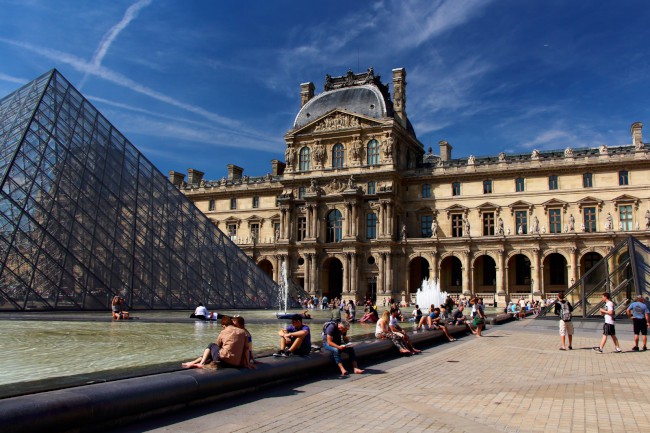 Muzeum Louvre, Tuilerijské zahrady, Paříž, Francie