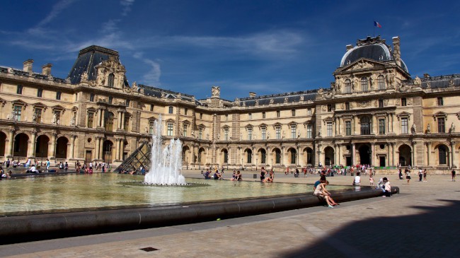 Muzeum Louvre, Tuilerijské zahrady, Paříž, Francie