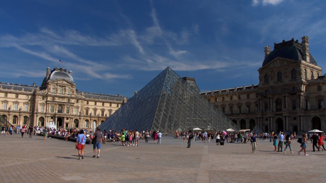 Muzeum Louvre, Tuilerijské zahrady, Paříž, Francie