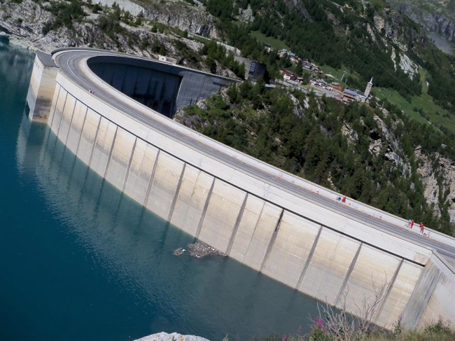 Přehrada Lacul du Chevril, Route des Grandes Alpes, Francie