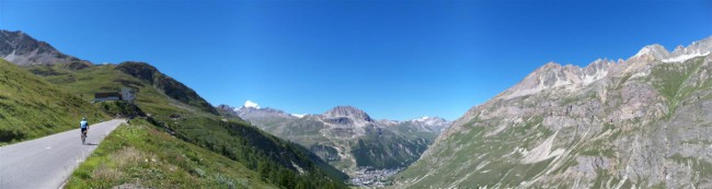 Přejezd průsmyku Col de I'Iseran (2770 m), Route des Grandes Alpes, Francie