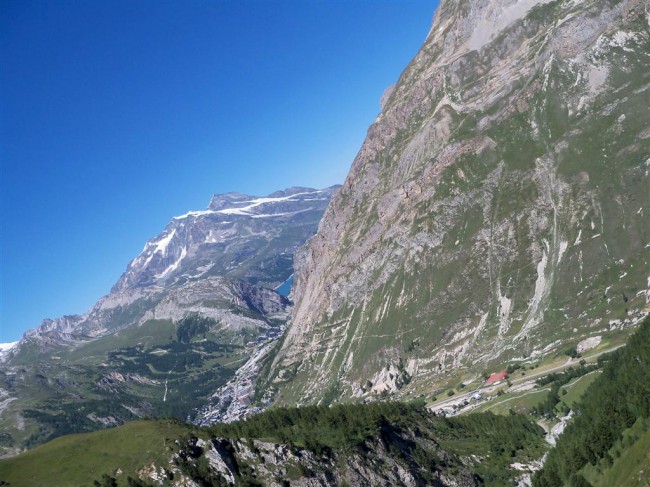 Přejezd průsmyku Col de I'Iseran (2770 m), Route des Grandes Alpes, Francie