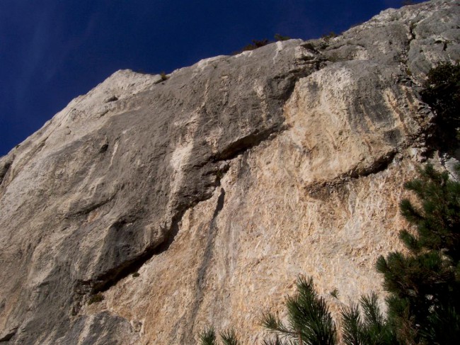 Lezení ve sportovní lezecké oblasti Nago, Arco, Itálie