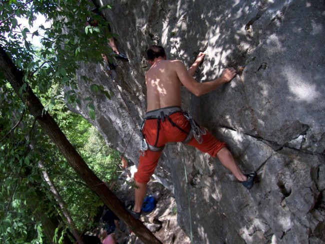 Lezení ve sportovní oblasti Muro Dell'Asino, Arco, Itálie