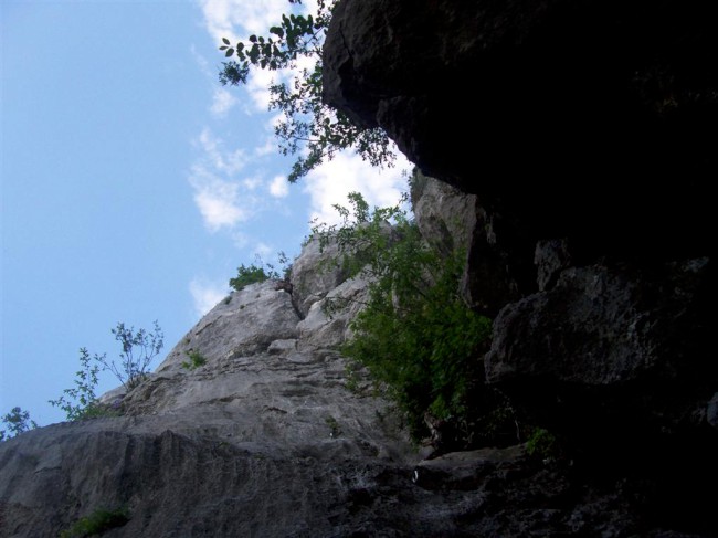 Lezení ve sportovní oblasti Muro Dell'Asino, Arco, Itálie