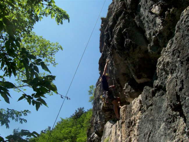 Lezení sportovních cest v oblasti Asino Svizero, Arco, Itálie