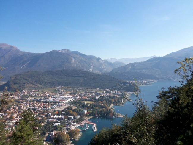 Riva del Garda, jezero Lago di Garda,Chiesetta di Santa Barbara, Bastione, Arco, Lago di Garda, Itálie