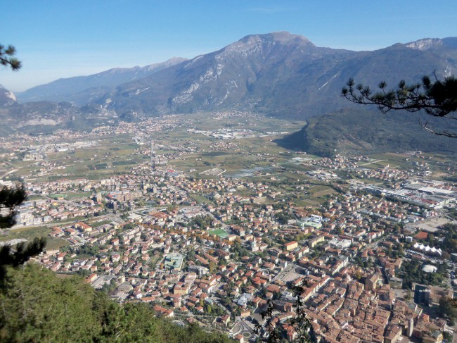 Riva del Garda, jezero Lago di Garda,Chiesetta di Santa Barbara, Bastione, Arco, Lago di Garda, Itálie