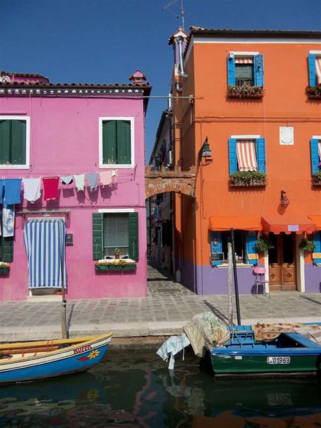 Výlet na ostrov Burano v Benátské laguně, Severní Itálie, Benátsko 