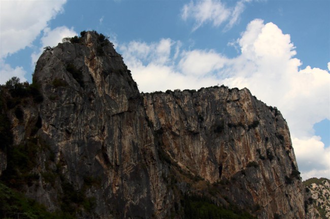 Město Arco, náměstí, kostel, kašna, Italie, Trentino, Jižní Tyrolsko