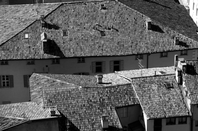 Město Arco, náměstí, kostel, kašna, Italie, Trentino, Jižní Tyrolsko