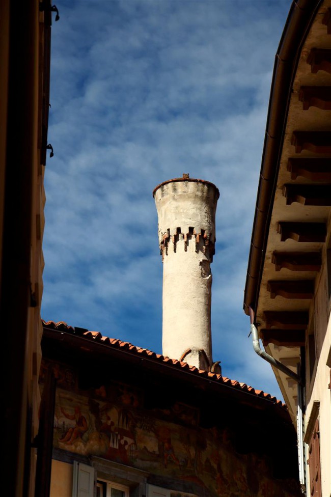 Město Arco, náměstí, kostel, kašna, Italie, Trentino, Jižní Tyrolsko
