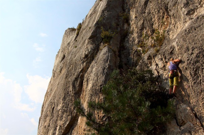 Lezení v lezecké oblasti Nago, Italie, Trentino, Jižní Tyrolsko