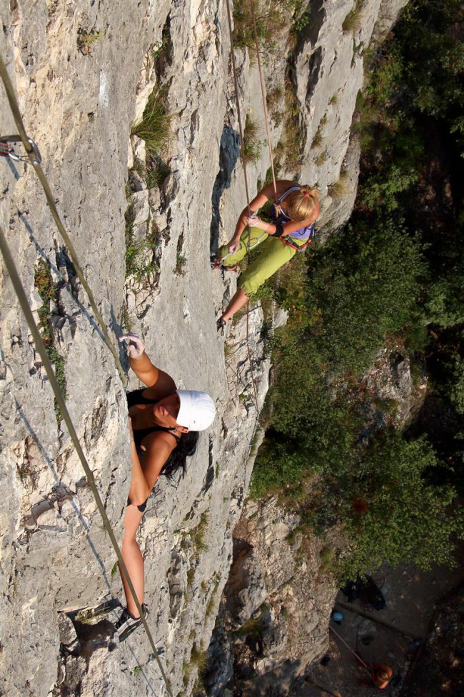 Lezení v lezecké oblasti Nago, Italie, Trentino, Jižní Tyrolsko
