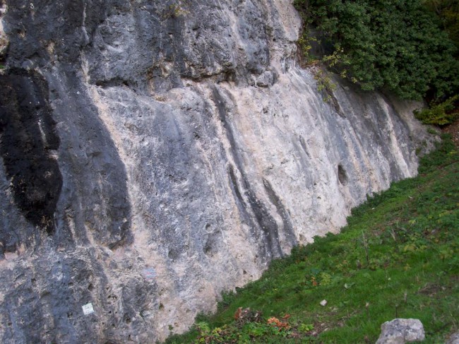 Lezení ve sportvoní lezecké oblasti La Vela, Trento, Arco, Itálie