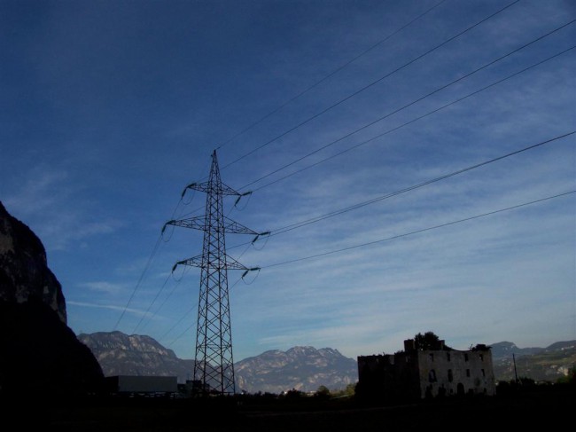 Lezení ve sportvoní lezecké oblasti La Vela, Trento, Arco, Itálie