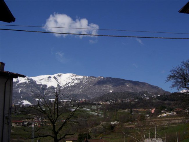 Lezení na skalách v oblasti Rovereto, Crosano, Itálie, Dolomity, Brenta