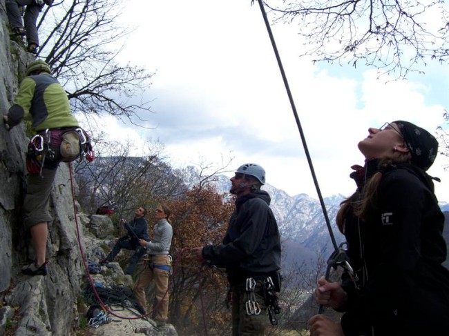 Lezení na skalách v oblasti Rovereto, Crosano, Itálie, Dolomity, Brenta