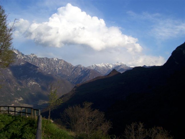 Lezení na skalách v oblasti Rovereto, Crosano, Itálie, Dolomity, Brenta