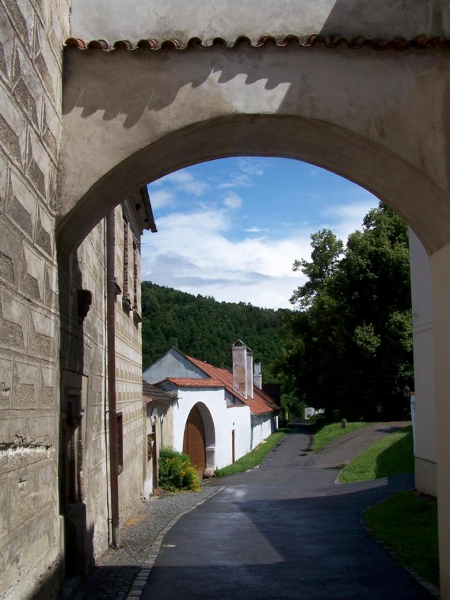 Středověký klášter a vesnice Zlatá Koruna (Svatá koruna) na řece Vltavě, Jižní Čechy