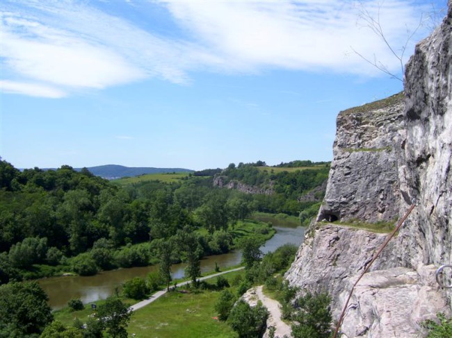 Lezení na skalách ve vápencovém lomu Mořina, Alkazar, Srbsko