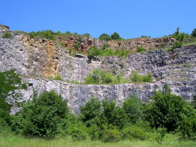 Lezení na skalách ve vápencovém lomu Mořina, Alkazar, Srbsko