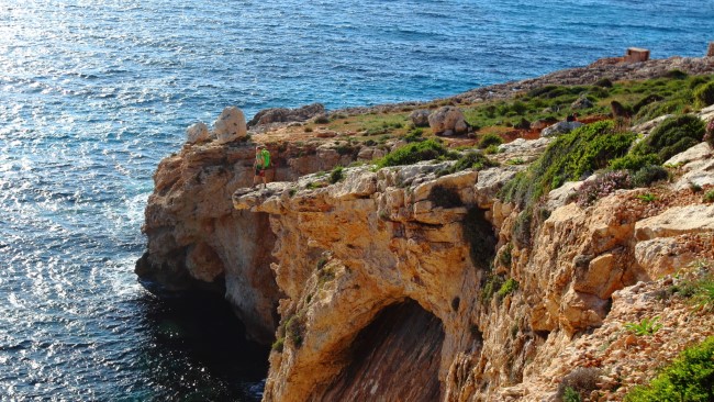 Lezení v oblasti Għar Lapsi, ostrov Malta