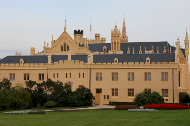 Zámek Lednice, zámecky park, Minaret, rozhledna, Pálava, Jižní Morava