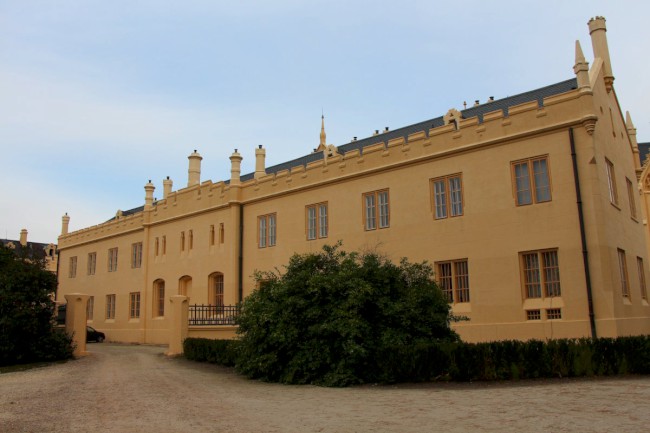 Zámek Lednice, zámecky park, Minaret, rozhledna, Pálava, Jižní Morava