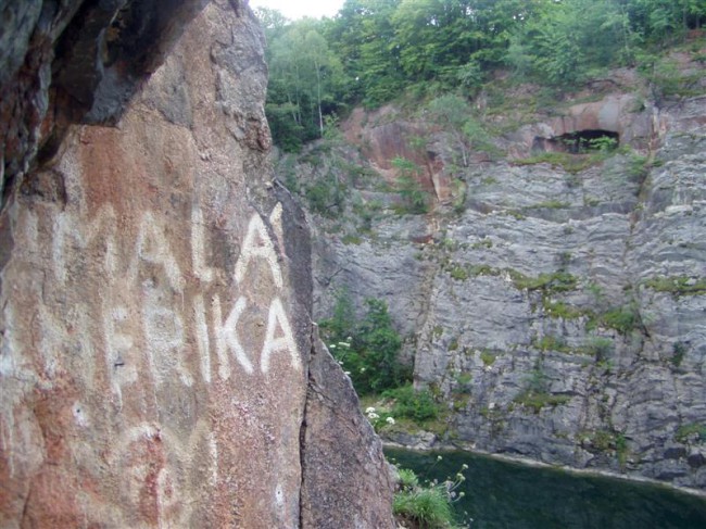 Malá amerika, zatopený vápencový lom, Mořina, Beroun, Lezecký čundr Vápencové lomy Mořina