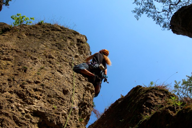 Lezení na skalách Rote Wand, Ammerthaler Wand, Frankenjura, Německo