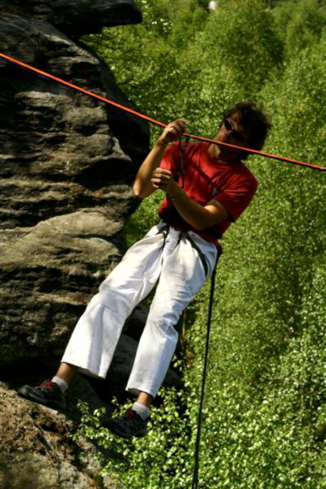 Highline mezi pískovcovými věžemi, Petzl Slackline Trip, Ostrov