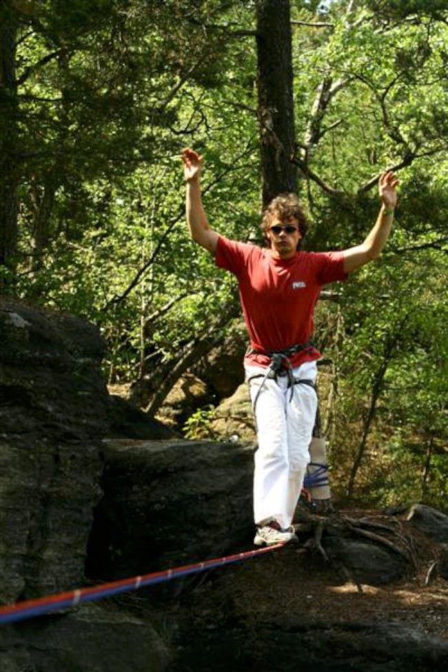 Highline mezi pískovcovými věžemi, Petzl Slackline Trip, Ostrov