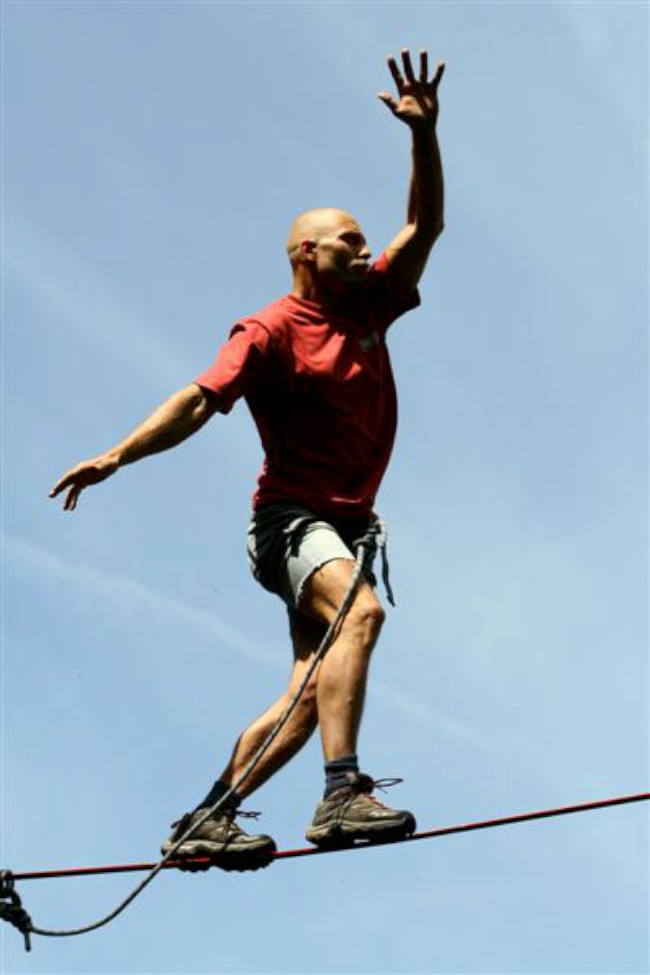 Highline mezi pískovcovými věžemi, Petzl Slackline Trip, Ostrov
