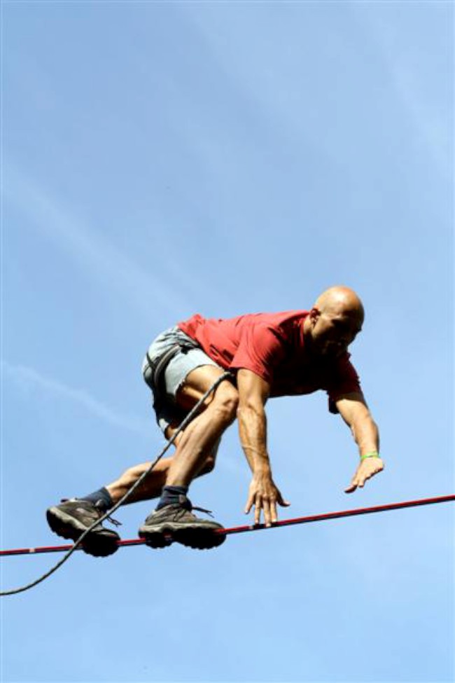 Highline mezi pískovcovými věžemi, Petzl Slackline Trip, Ostrov