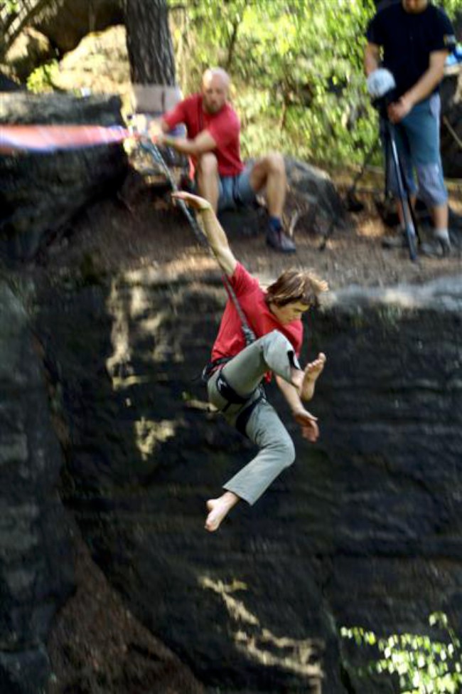 Highline mezi pískovcovými věžemi, Petzl Slackline Trip, Ostrov