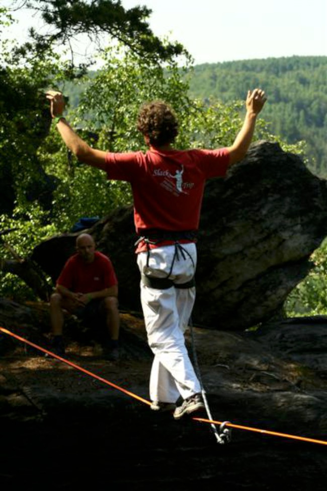 Highline mezi pískovcovými věžemi, Petzl Slackline Trip, Ostrov