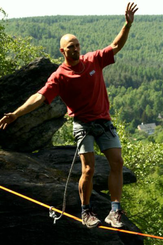 Highline mezi pískovcovými věžemi, Petzl Slackline Trip, Ostrov