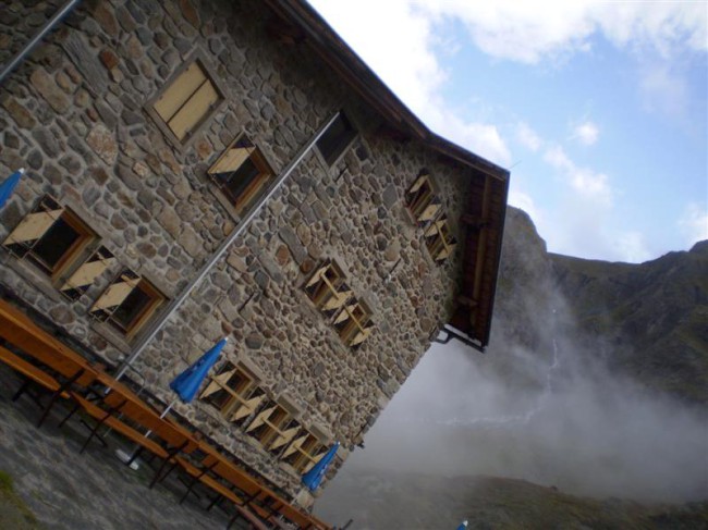 Výstup k chatě Amberger hütte (2135 m), Stubaiské Alpy, Tyrolsko, Rakousko