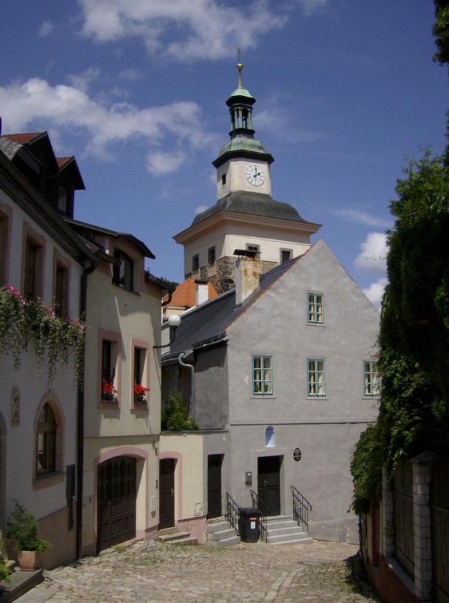 Goticko-románksý hrad Loket tyčící na řekou Ohří, Slavkovský les, Doupovské hory