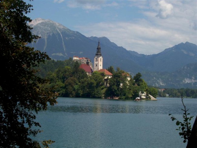 Město Bled, Bledské jezero, kostel na ostrově, Slovinsko