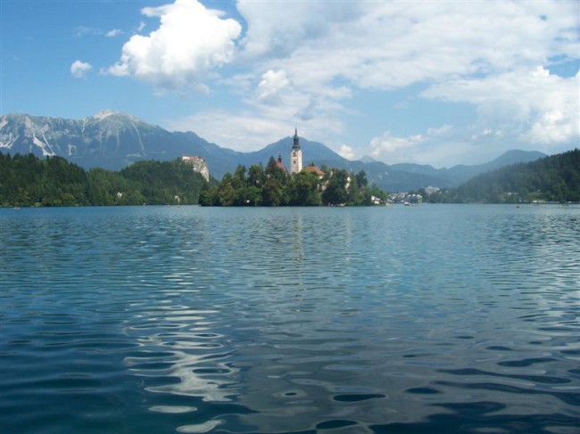 Město Bled, Bledské jezero, kostel na ostrově, Slovinsko