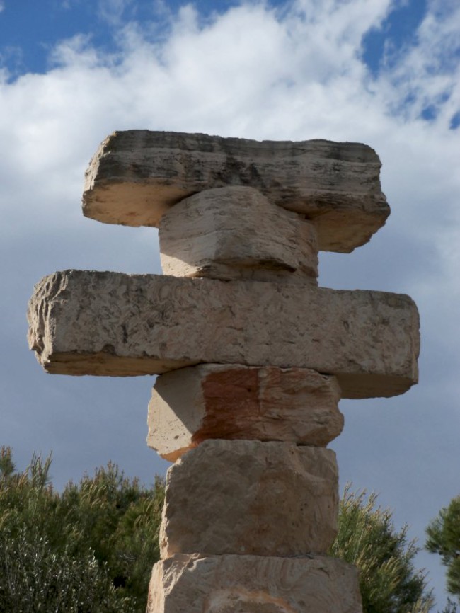 Lezení na skalní oblouk Es Pontas v Cala Santanyí, Mallorca, Baleárské ostrovy, Španělsko